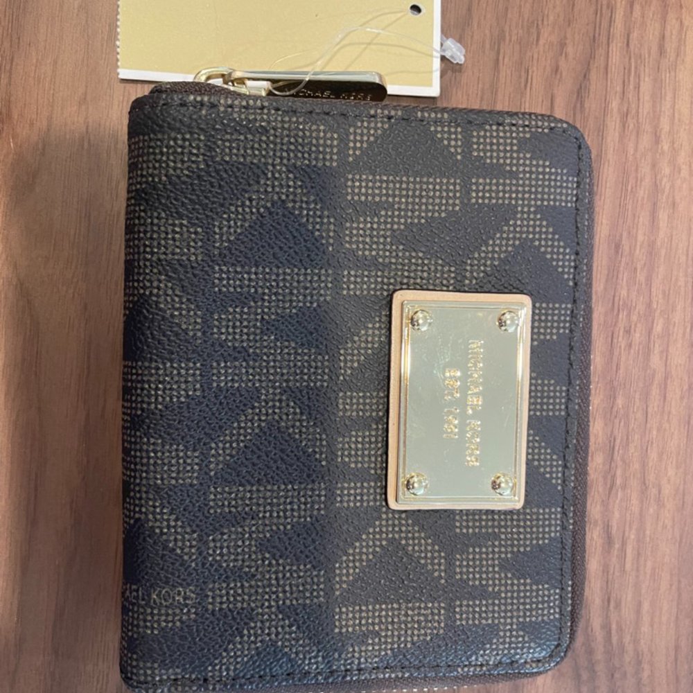 Michael Kors Jet Set Medium Zip Around Wallet